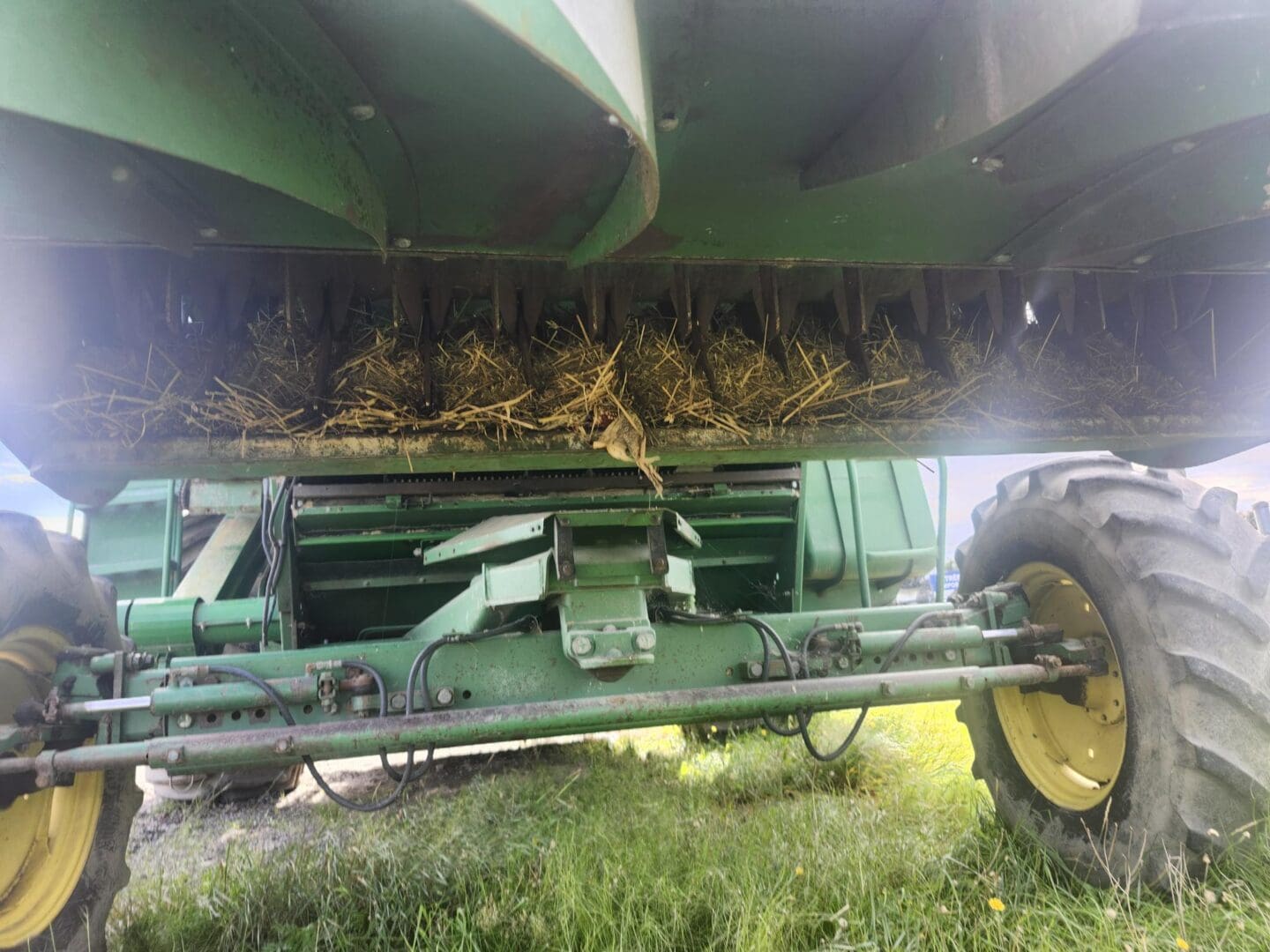 8820 Batteuse John Deere 8820 Titan 2 - Machinerie Avantis